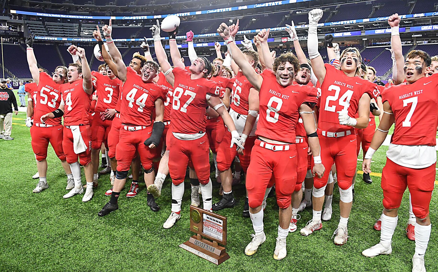 Mankato West football v. Mahtomedi A1
